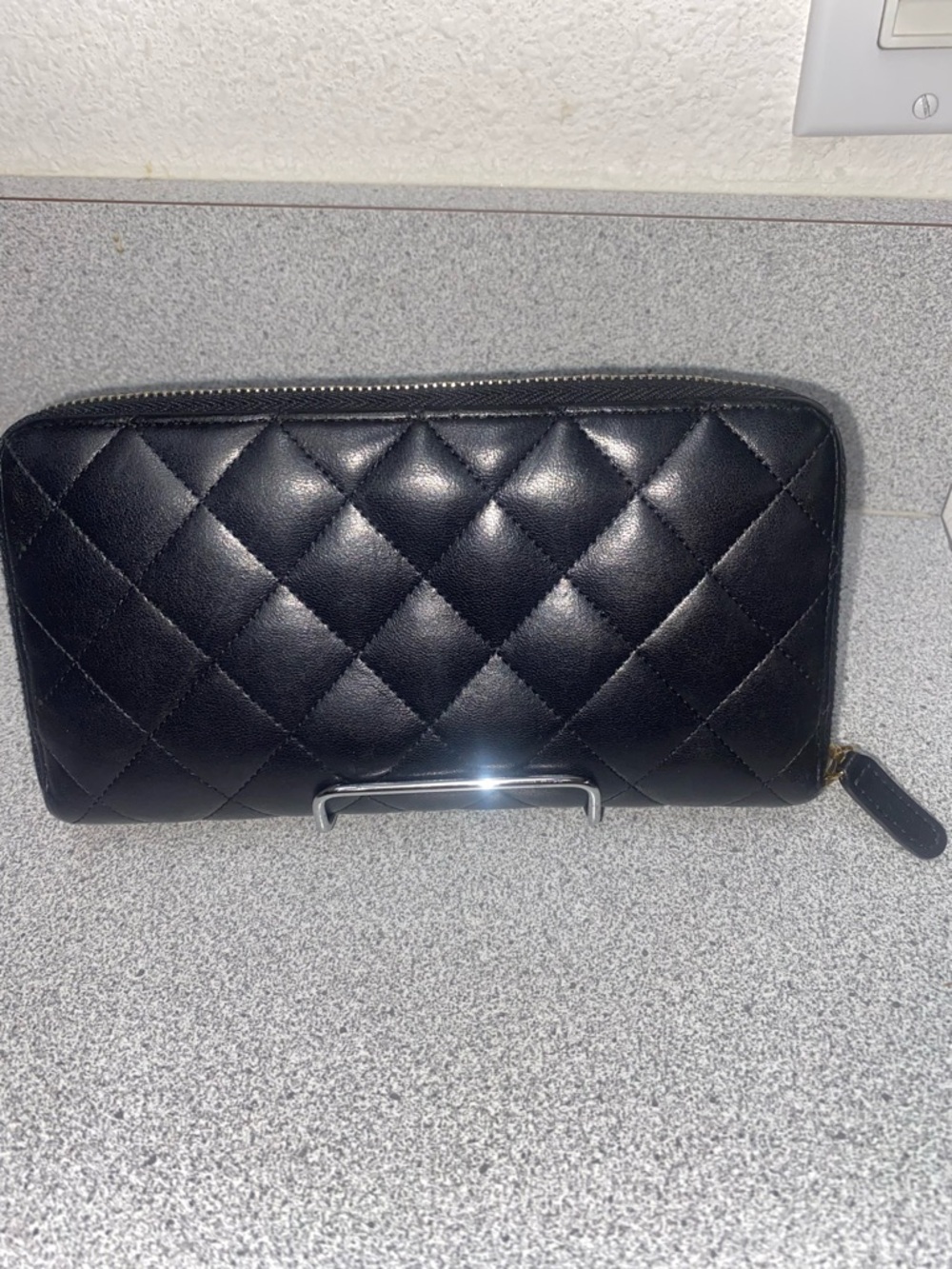 Chanel Black Quilted Lambskin Leather Long Zip Wallet with Gold CC Logo EUC - Picture 3 of 15